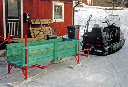 I många år har Ulf preparerat skidlederna, här en egentillverkad släde till skotern. 